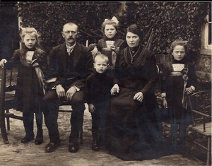 Familie MW Cuijpers 1913.jpg